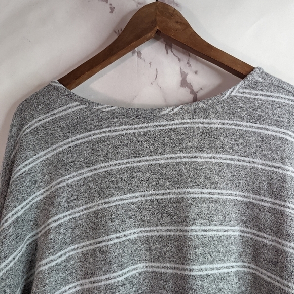 Torrid Gray Shirt 2X 2 Crop Striped Plus Long Sleeve Henley Button Stretch White - Picture 8 of 13